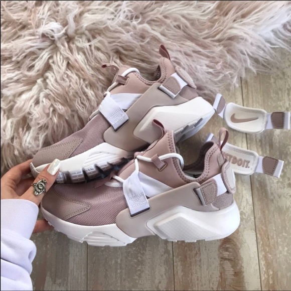 NWT🦄Nike Air Huarache city - Picture 2 of 7